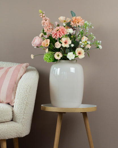Boeket Mila – zijden boeket in zacht roze, nude en wit met eucalyptus voor een natuurlijke look